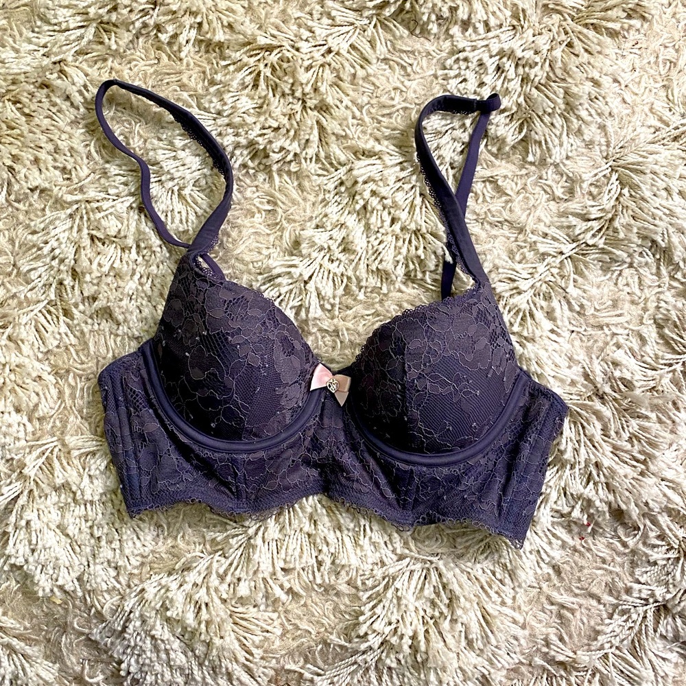 NWOT VS BBV Long line lace bra